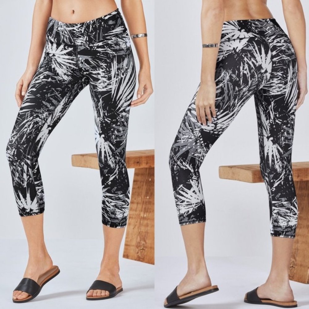 Fabletics Salar Capris Leggings